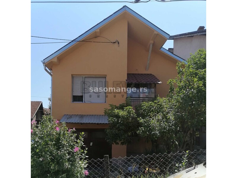 Kuća u Kragujevcu, naselje Jabučar površina 60 m2 u osnovi, plac 494 m2