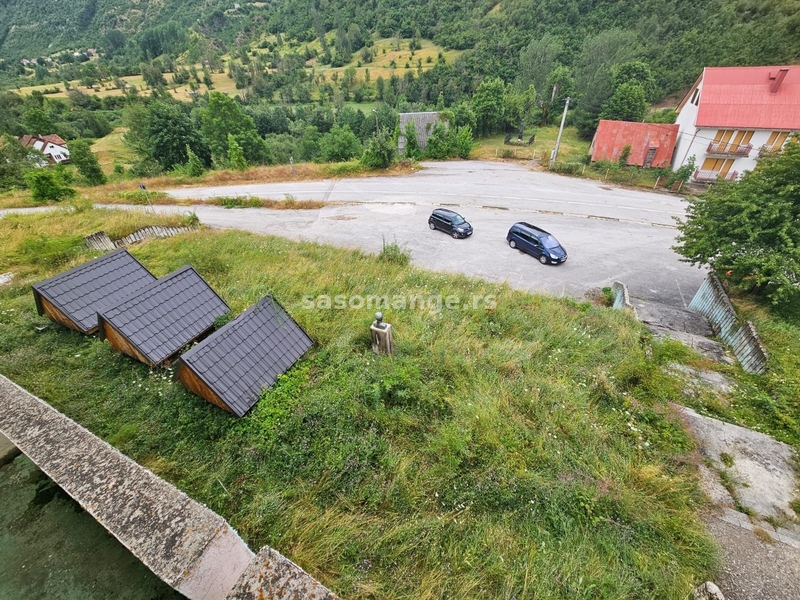 Prodaje se mini-hotel na Savniku. Nekretnina se nalazi između Žabljaka i Kolašina na atraktivnoj ...