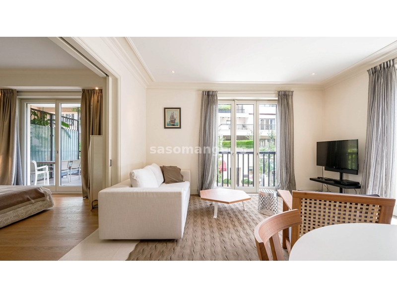 Jednosoban apartman u Porto Montenegro, Teuta udoban i moderan premium stan. Zgrada Teuta ima ...