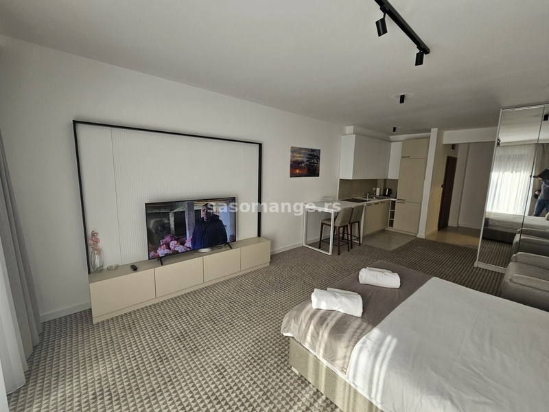 Studio u kondo hotelu Allure Budva, strogi centar nekretnina pogodna za investiciju.
Studio a...