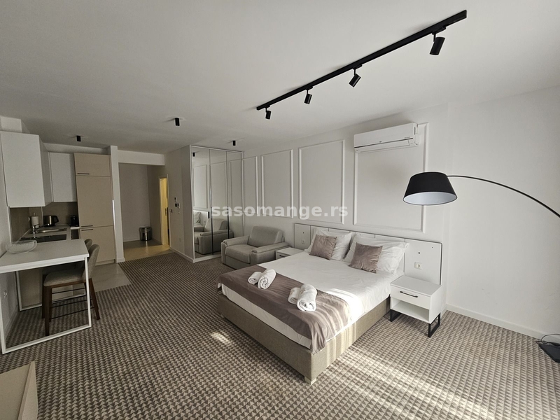 Studio u kondo hotelu Allure Budva, strogi centar nekretnina pogodna za investiciju.
Studio a...