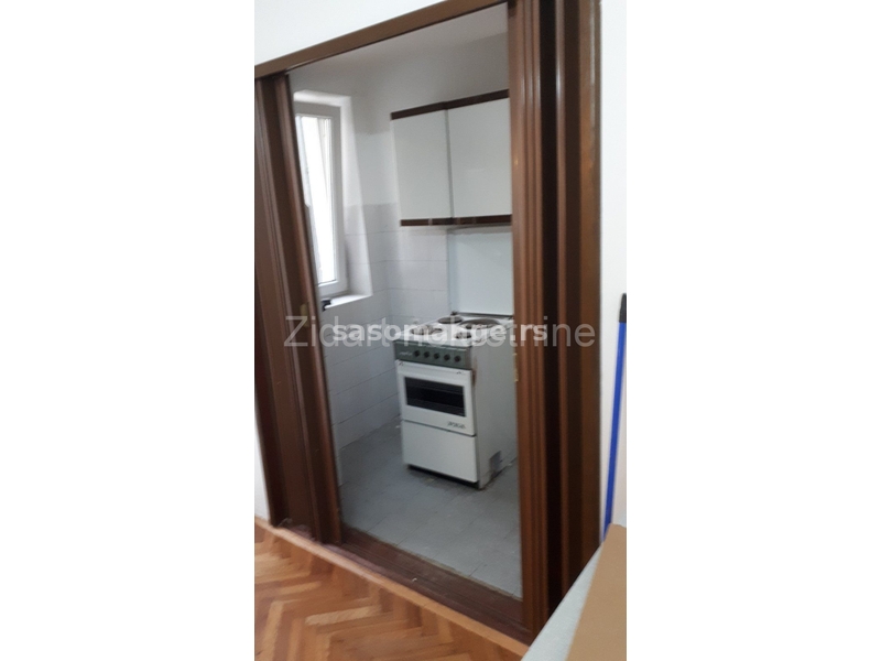 Zemun, centar, dvosoban stan od 63m2