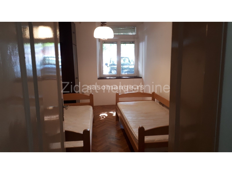 Zemun, centar, dvosoban stan od 63m2