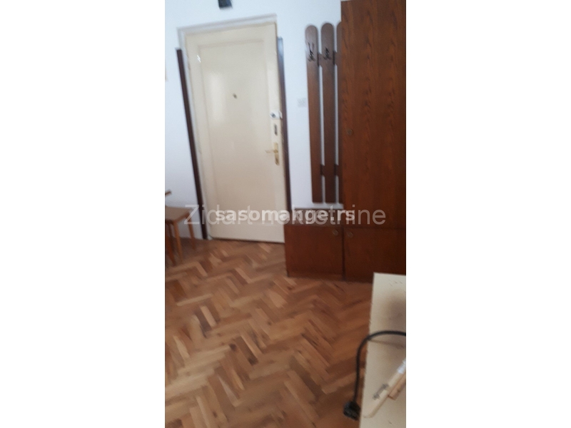 Zemun, centar, dvosoban stan od 63m2