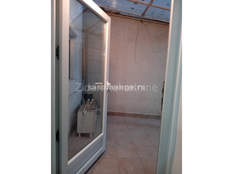 Zemun, centar, dvosoban stan od 63m2