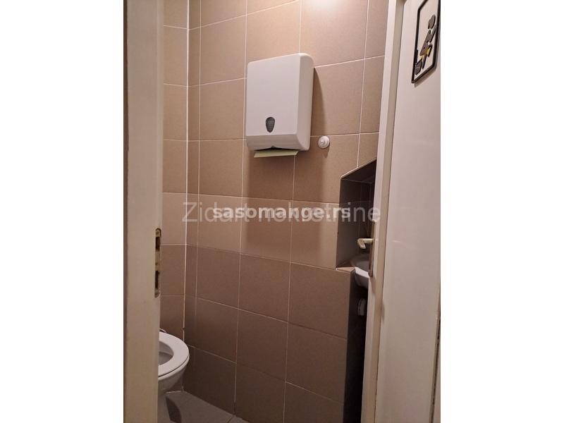 Banovo brdo, lokal od 120m2 sa letnjom baštom od 22m2