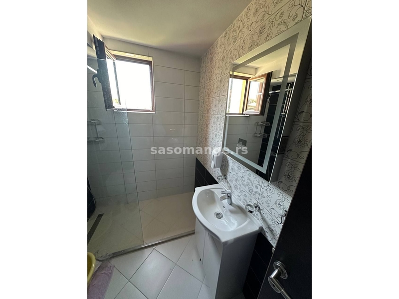 Prodaje se penthouse u Dobroti kod Doma zdravlja
Stvarna površina stana je 110 m2 (prema listu ne...