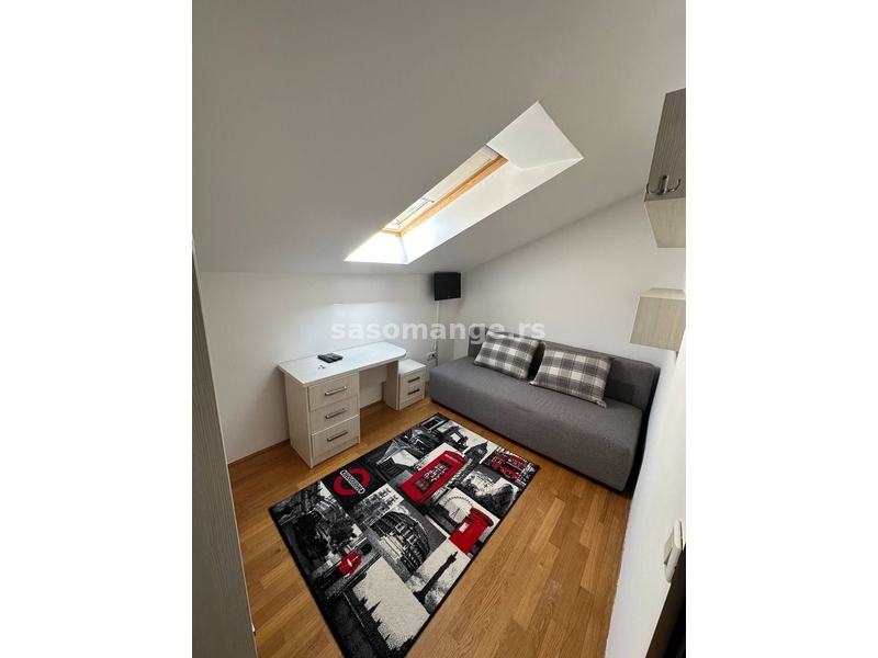 Prodaje se penthouse u Dobroti kod Doma zdravlja
Stvarna površina stana je 110 m2 (prema listu ne...