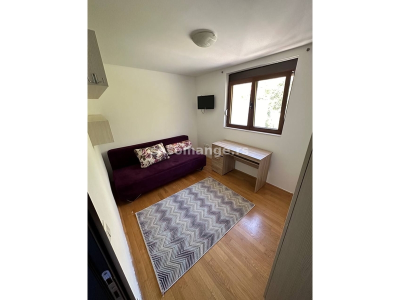 Prodaje se penthouse u Dobroti kod Doma zdravlja
Stvarna površina stana je 110 m2 (prema listu ne...