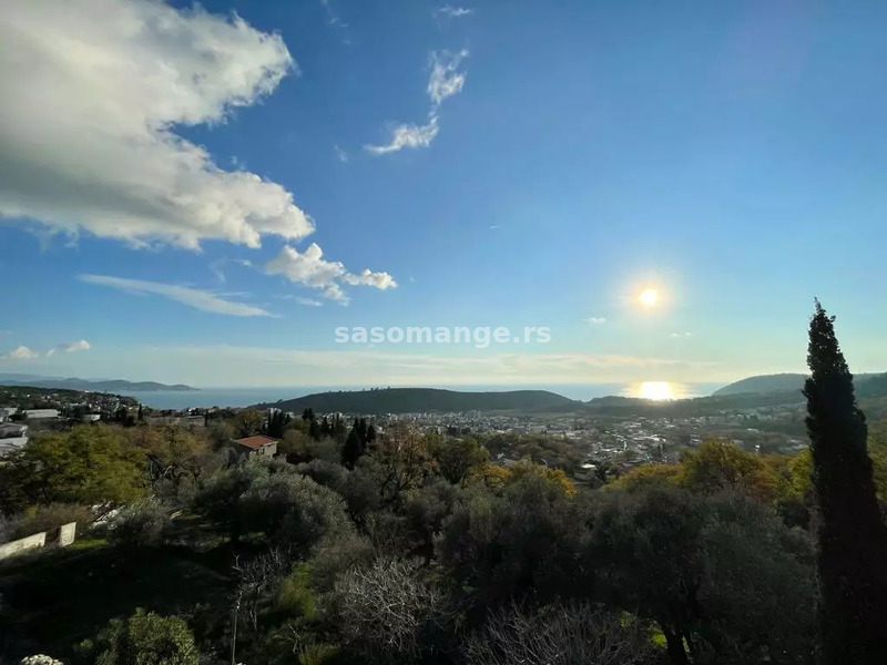 Dvospratna kuća sa pogledom na more, Sutomore