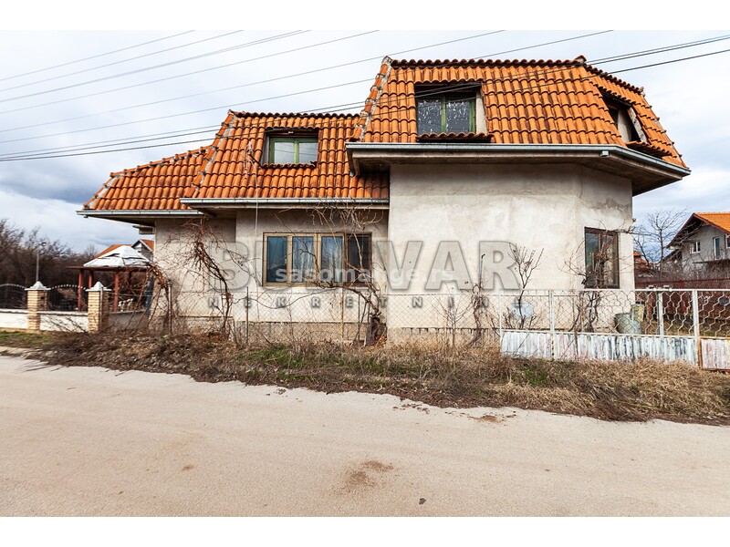 Prodaje se kuća u Donjoj Vrežini u blizini Andži kompani salona keramike