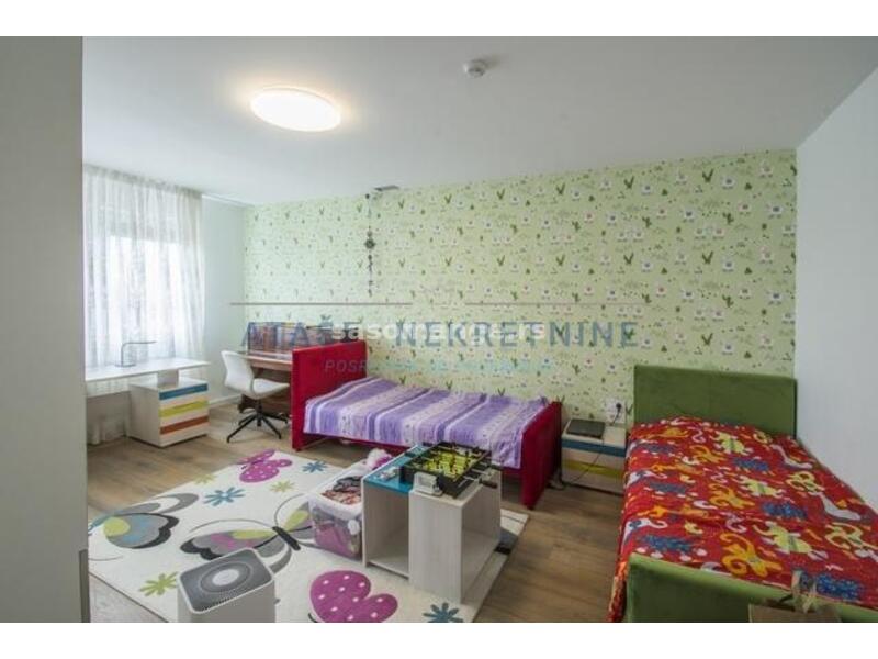 Novi Beograd-YUBC, Bul.Mihaila Pupina, lux, 160m2 ID#54326