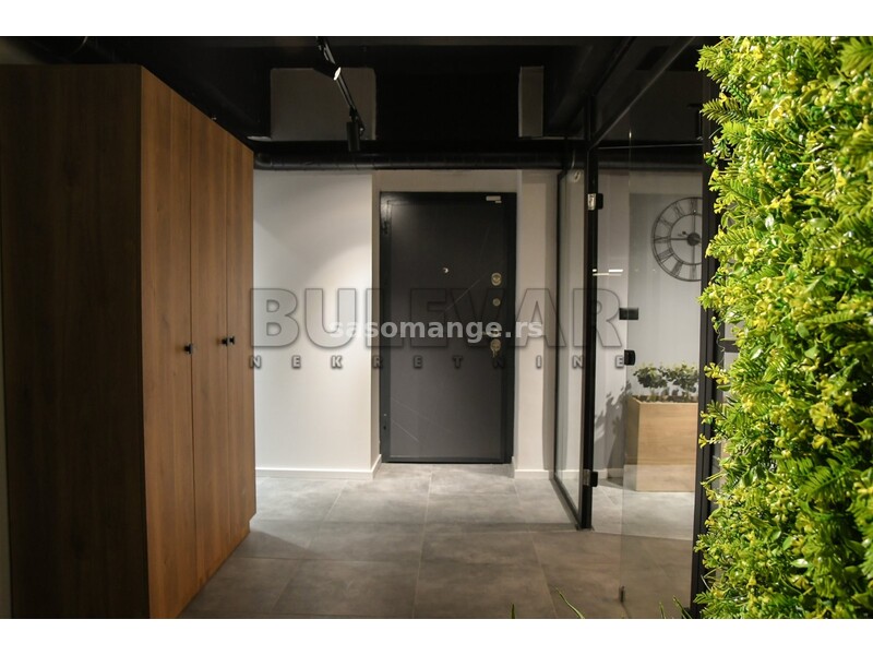Izdaje se Lux poslovni prostor u Elektronskoj Industriji, 350m2!