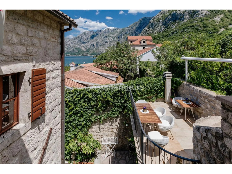 Stara kamena vila u Dobroti, Kotor