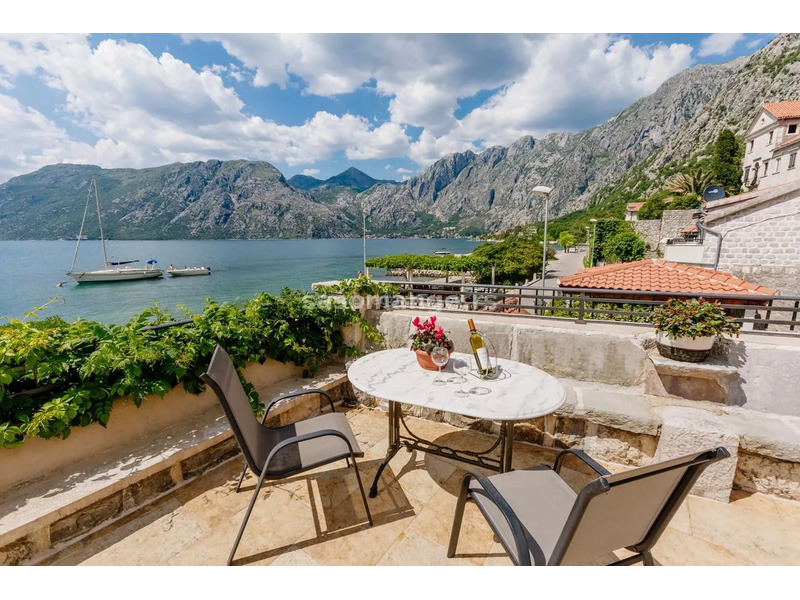 Stara kamena vila u Dobroti, Kotor