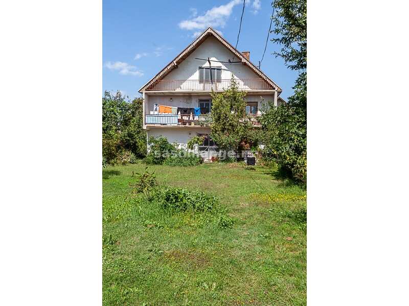 Kuća u Popovcu, 300 m2, na 17 ari placa