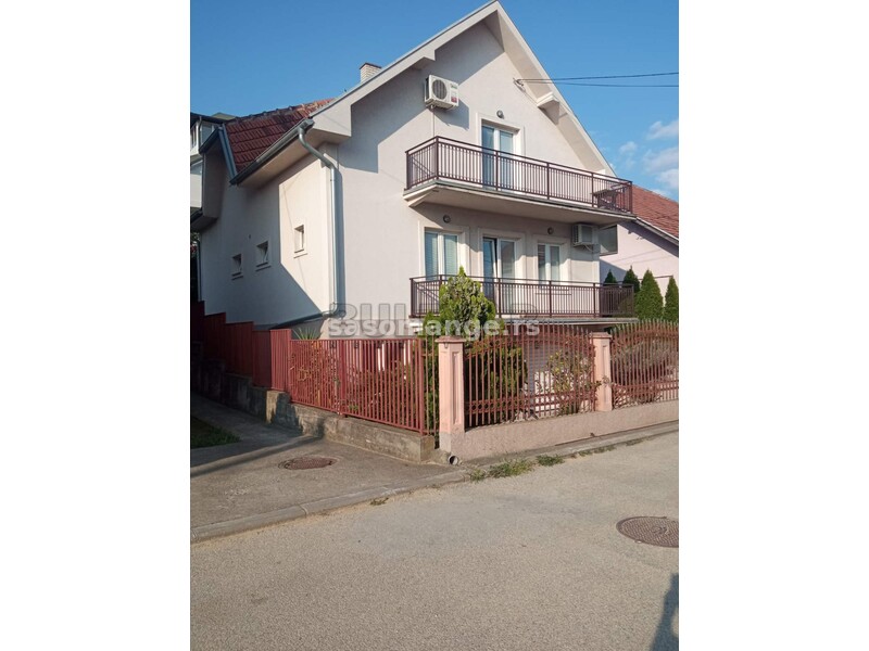 Kragujevac, Sunčani breg, kvalitetna porodična kuća, 180 m2
