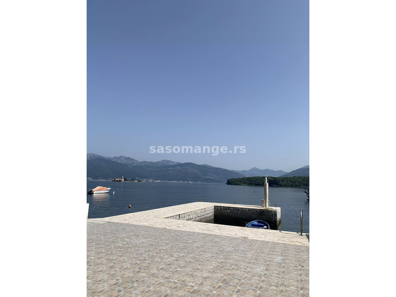 Turistički objekat na samoj obali mora, Tivat