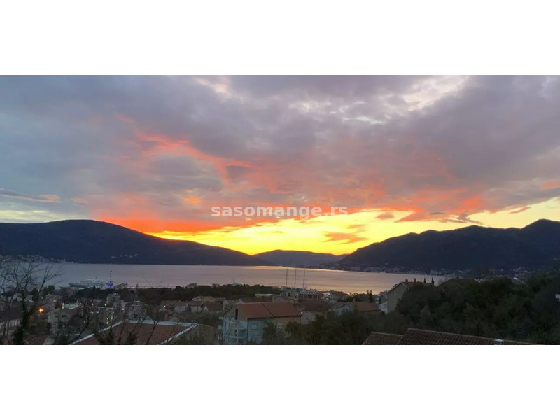 Stan u novogradnji sa pogledom na more, Tivat