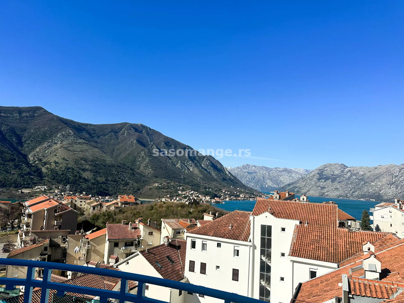 Prostran jednosoban stan u visokom potkrovlju, Dobrota, Kotor