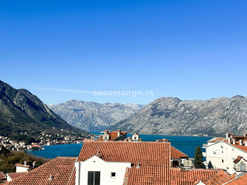 Prostran jednosoban stan u visokom potkrovlju, Dobrota, Kotor