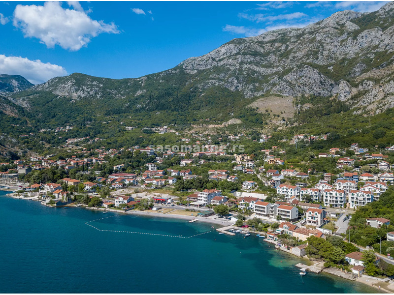 Jednosoban stan sa velikom terasom na prvoj liniji do mora, Risan, Kotor