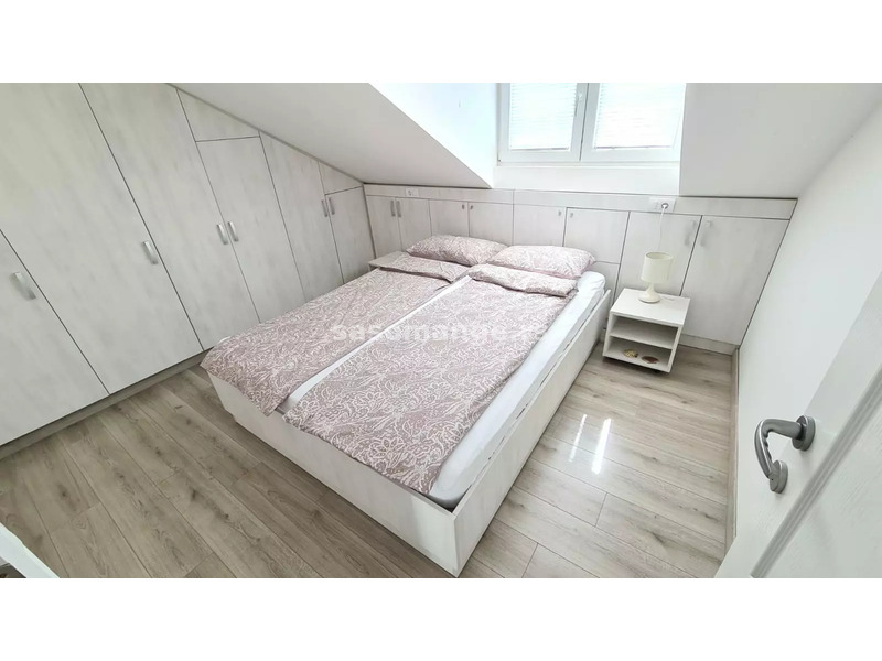 Dvosoban i studio apartman na prvoj liniji do mora, Muo