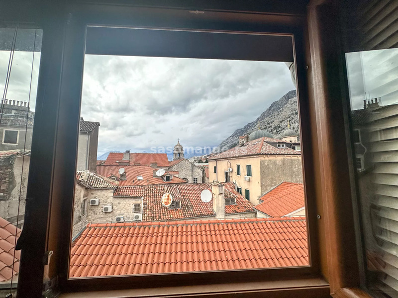 Dvosoban stan sa galerijom u Starom gradu, Kotor