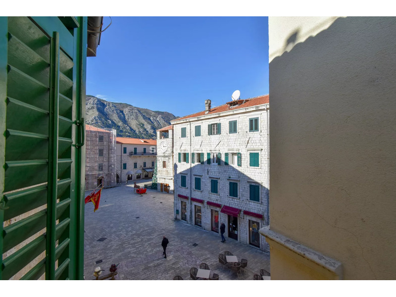 Prostran trosoban stan u Starom gradu, Kotor