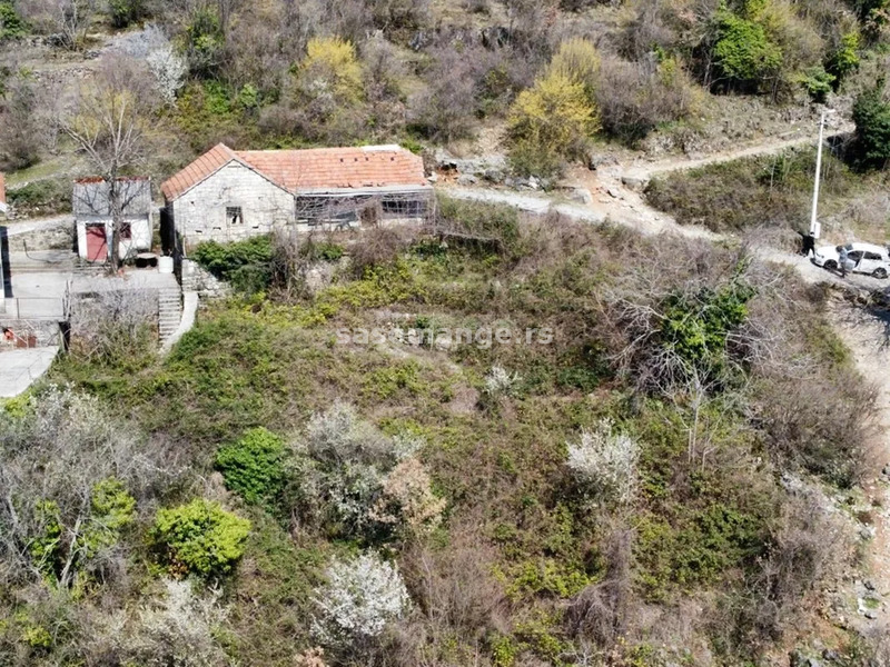 Veliko imanje sa kamenom kućom u živopisnom mjestu u Crnoj Gori, Štitari