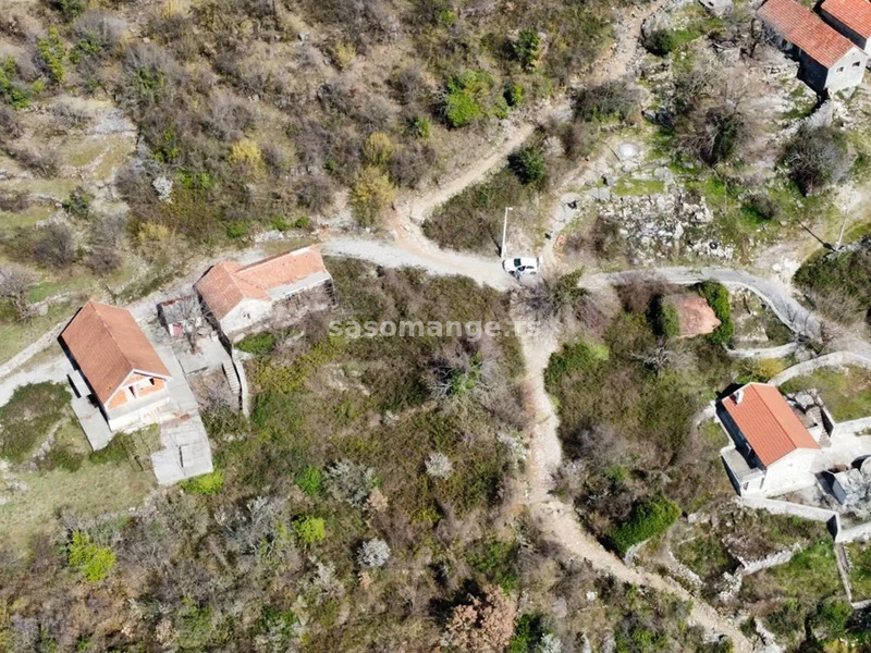 Veliko imanje sa kamenom kućom u živopisnom mjestu u Crnoj Gori, Štitari