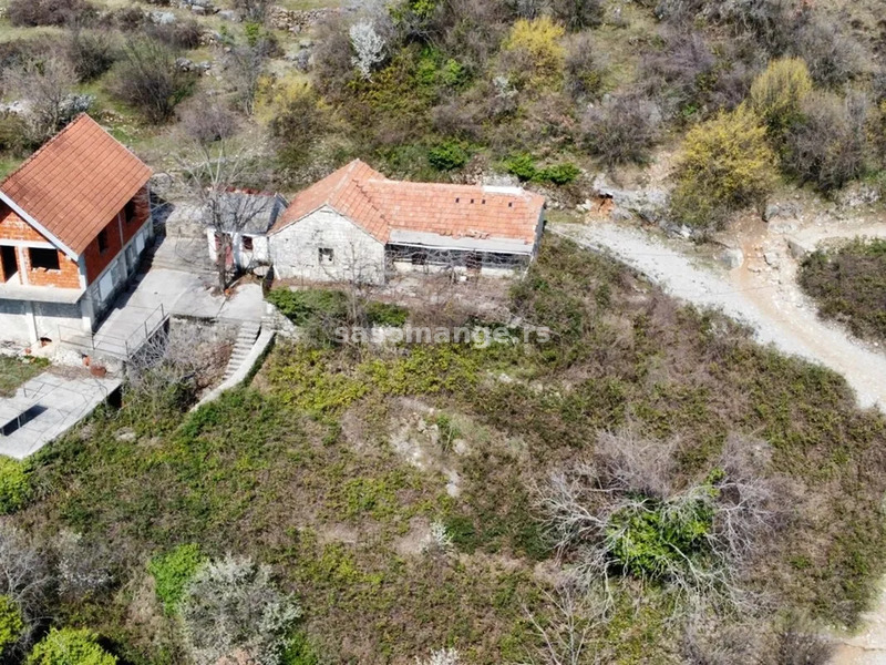 Veliko imanje sa kamenom kućom u živopisnom mjestu u Crnoj Gori, Štitari