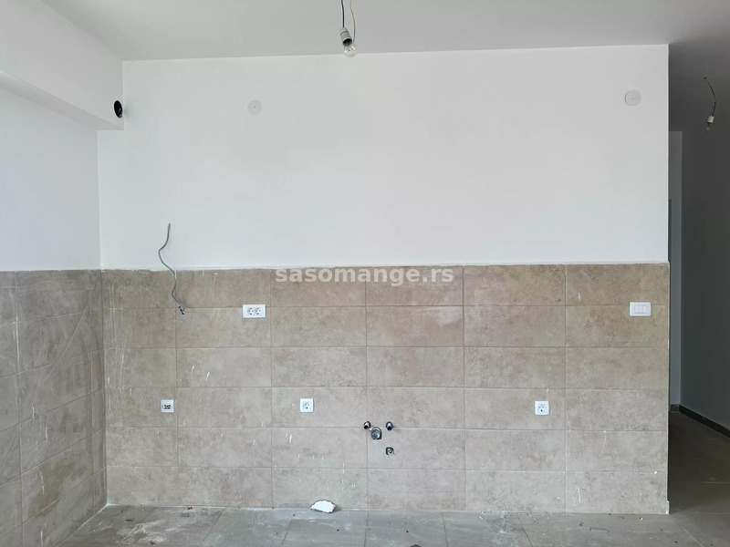 Trosoban duplex u novogradnji sa krovnom terasom, Dobrota, Kotor