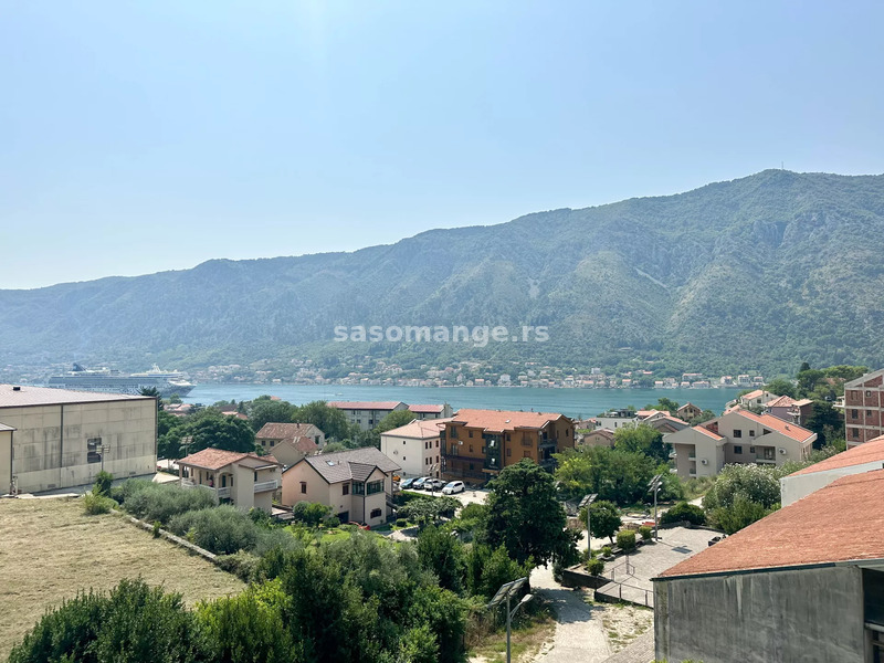 Trosoban duplex u novogradnji sa krovnom terasom, Dobrota, Kotor