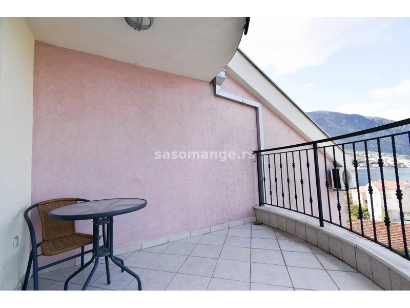 Komforan duplex sa prelijepim pogledom na zaliv, Dobrota, Kotor