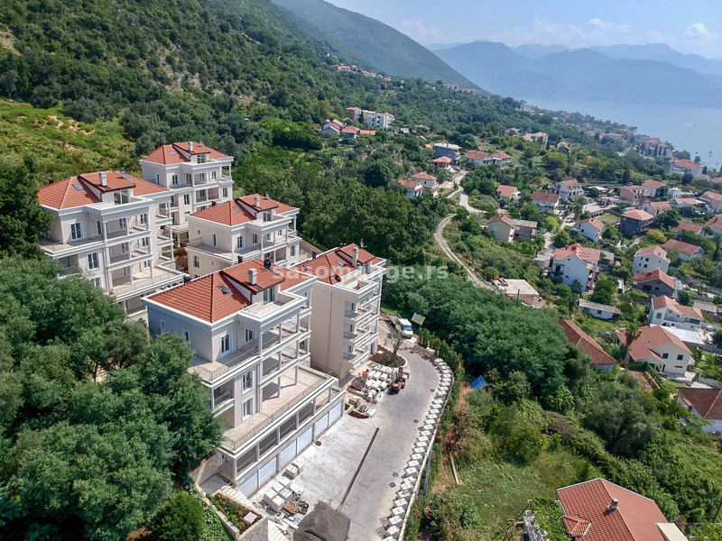 Elitni stambeni kompleks sa svojim zemljištem i bazenom, Kumbor, Herceg Novi