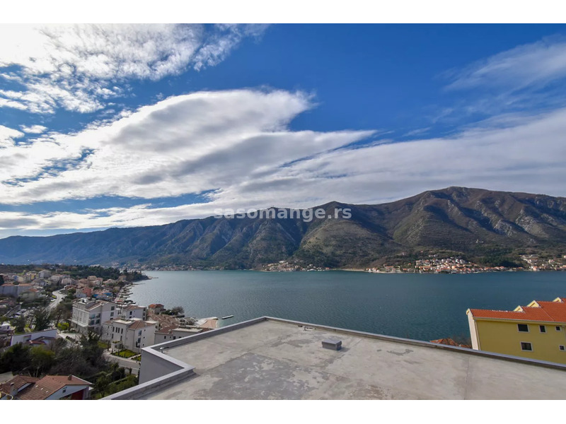 Fantastican penthaus u Dobroti sa ogromnom krovnom terasom i panoramskim pogledom