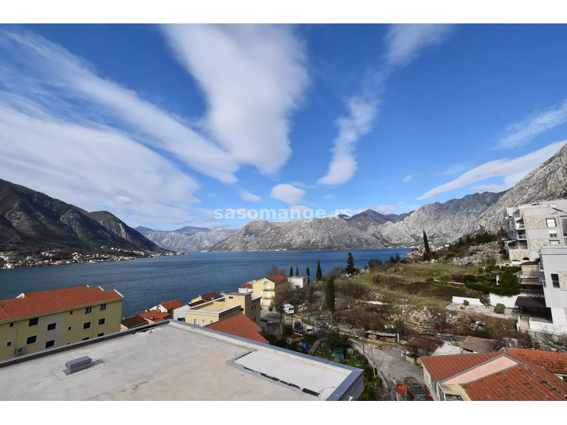 Fantastican penthaus u Dobroti sa ogromnom krovnom terasom i panoramskim pogledom