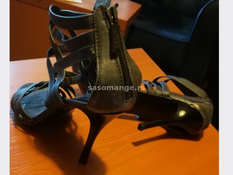 Atraktivne italijanske sandale