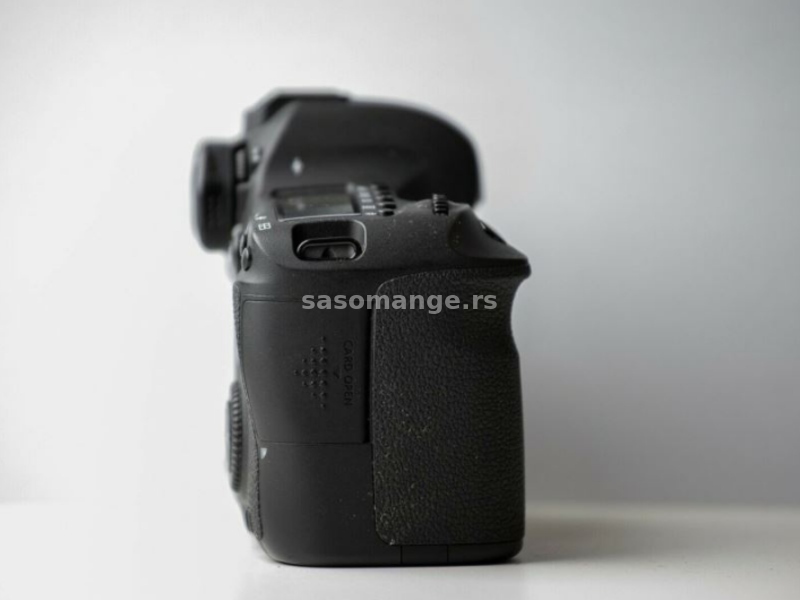 Canon 6D (WG) telo + objektivi opciono (25.240 okidanja)