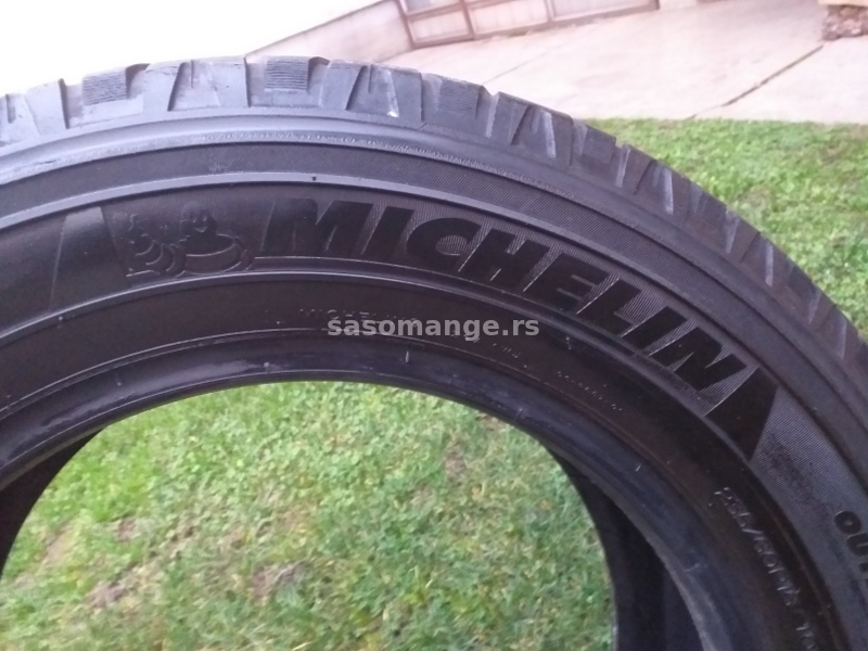 Michelin 235/60R16