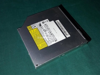 Fujitsu Siemens Amilo Li 2727 Optika DVD CD