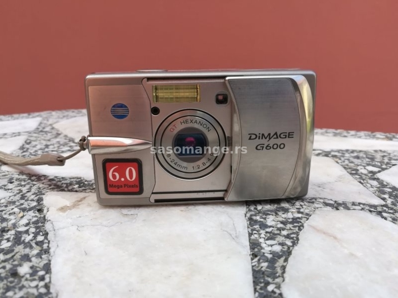 Konica Minolta DiMAGE G600 fotoaparat