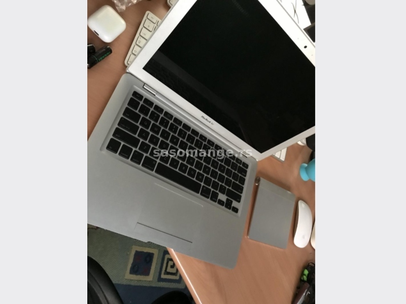 Apple laptop air