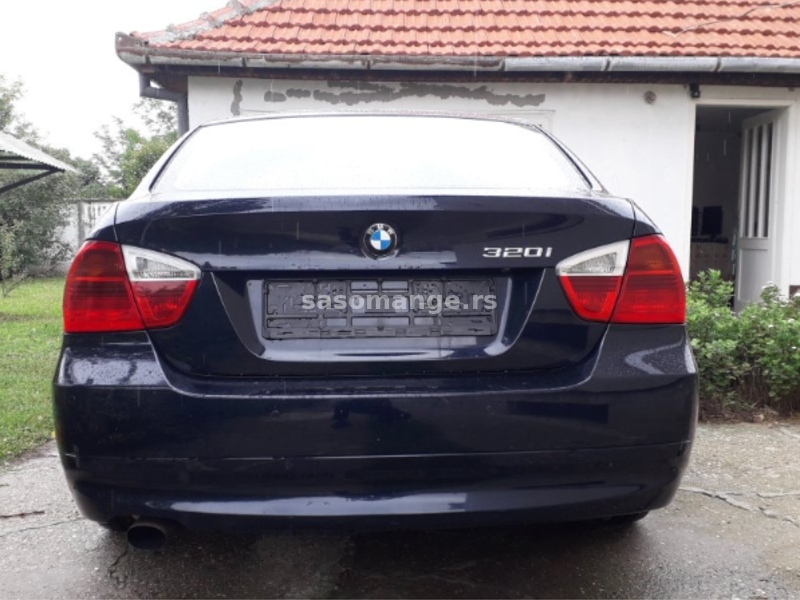 BMW SERIES 3 320i