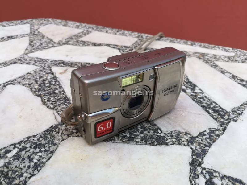 Konica Minolta DiMAGE G600 fotoaparat