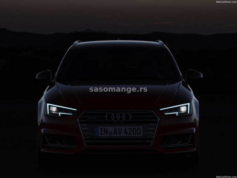 Audi A4 / 8W / 2015-2020 / Desni far / Matrix / ORIGINAL / NOVO