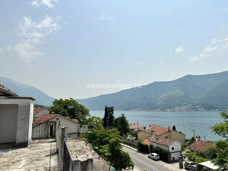 Kuća na četiri nivoa na odličnoj lokaciji, Dobrota, Kotor