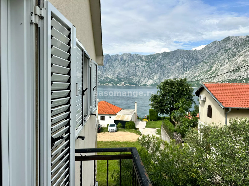 Šarmantna kuća na dva nivoa sa pogledom na more, Prčanj, Kotor