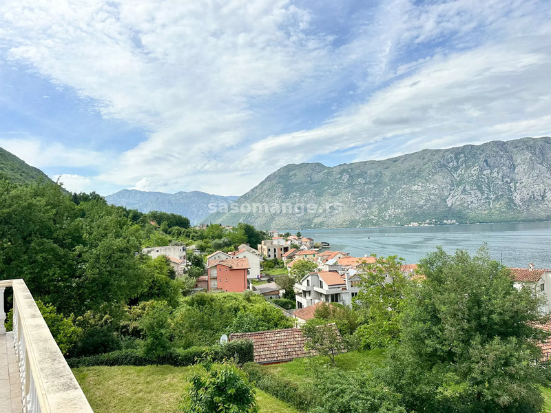 Šarmantna kuća na dva nivoa sa pogledom na more, Prčanj, Kotor